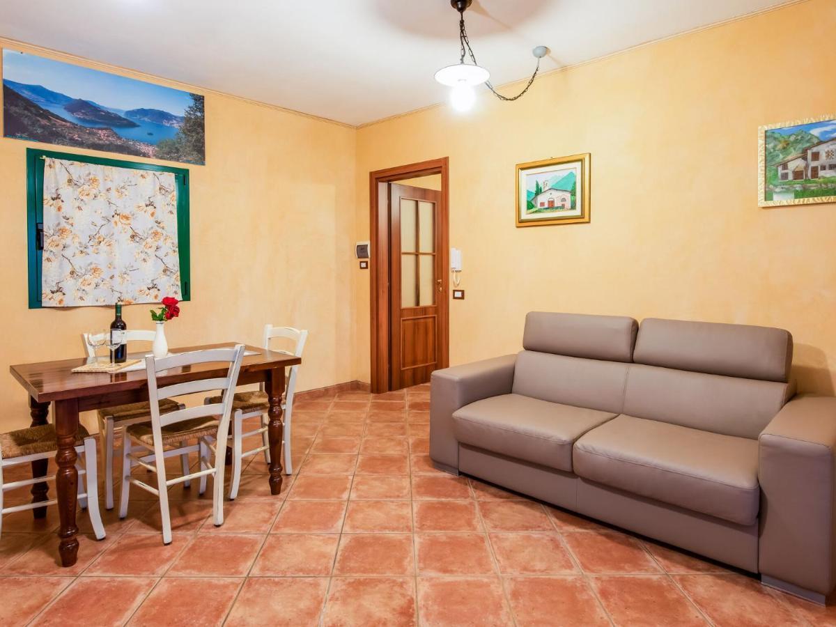 فيلا مارونفي Beautiful Chalet With Swimming Pool In Lombardy المظهر الخارجي الصورة